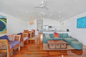 TV - Panoramic ocean and beach views from this beautifully appointed two... (Point Lookout)