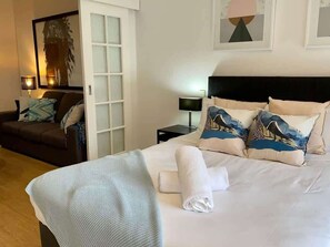 1 chambre, fer et planche à repasser, accès au Wi-Fi (inclus)