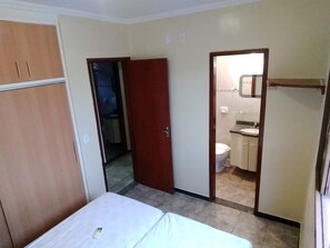 4 bedrooms, desk, iron/ironing board, travel crib - PUNTA CALDAS > CASA 1 > R$686/CASA/NOITE > ACOMODA ATÉ 10 (Caldas Novas)