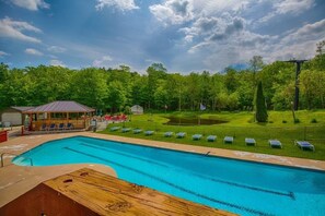 Inomhuspool och utomhuspool