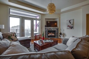 Smart TV, fireplace, stereo