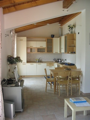 Microonde, forno, piano cottura, lavastoviglie