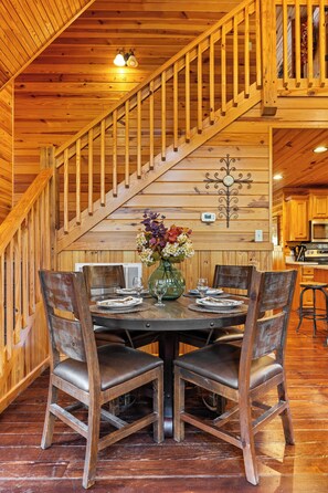 Dining - Creekside Serenade relax by the running creek (Broken Bow)