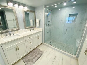 Combined shower/bathtub, hair dryer, towels - Sanibel Harbour Resort Bay View Tower 734:  Breathtaking sunset and wildlife views from lanai. (Fort Myers)