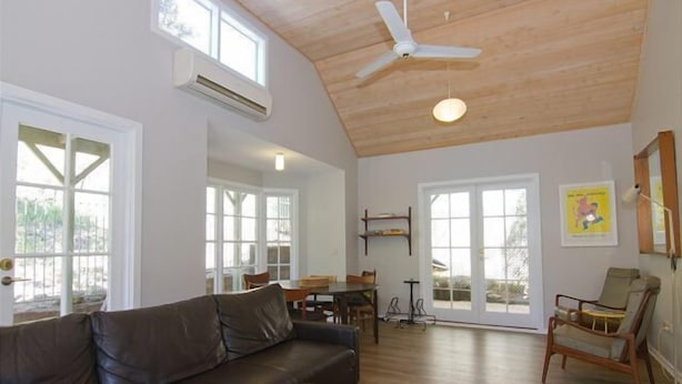 Unclassified image, 1 of 16, button - Atticus Cottage, Bright (Bright)