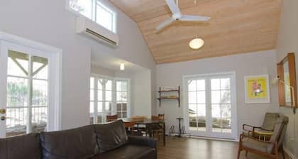 Atticus Cottage, Bright