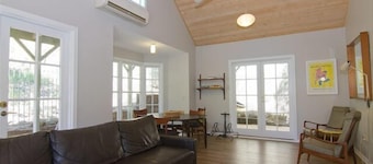 Atticus Cottage, Bright