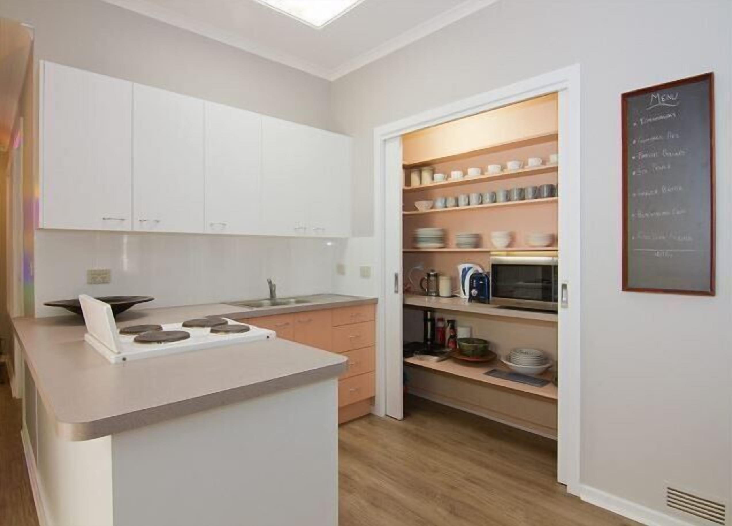 Réfrigérateur, micro-ondes, four, grille-pain