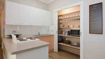 Réfrigérateur, micro-ondes, four, grille-pain