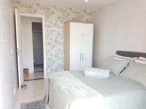 1 chambre, bureau, fer et planche à repasser, Wi-Fi gratuit