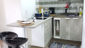 Fridge, microwave, stovetop, coffee/tea maker