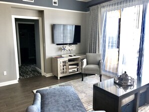 Televisio, pöytäjalkapallopöytä, pöytätennispöytä, kirjoja