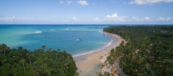 5 star BEACH SIDE LUXURY APARTMENT/CHEF SERVICE BKFAST