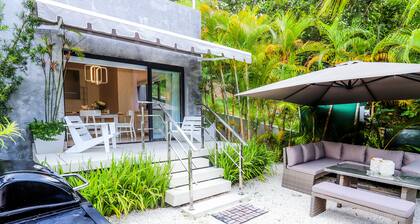 5 star BEACH SIDE LUXURY APARTMENT/CHEF SERVICE BKFAST