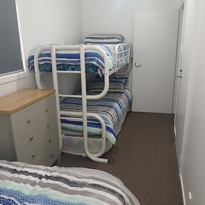 3 bedrooms, iron/ironing board, WiFi - Mango Haven. The Mangakino secret is out
Linen not supplied (Mangakino)