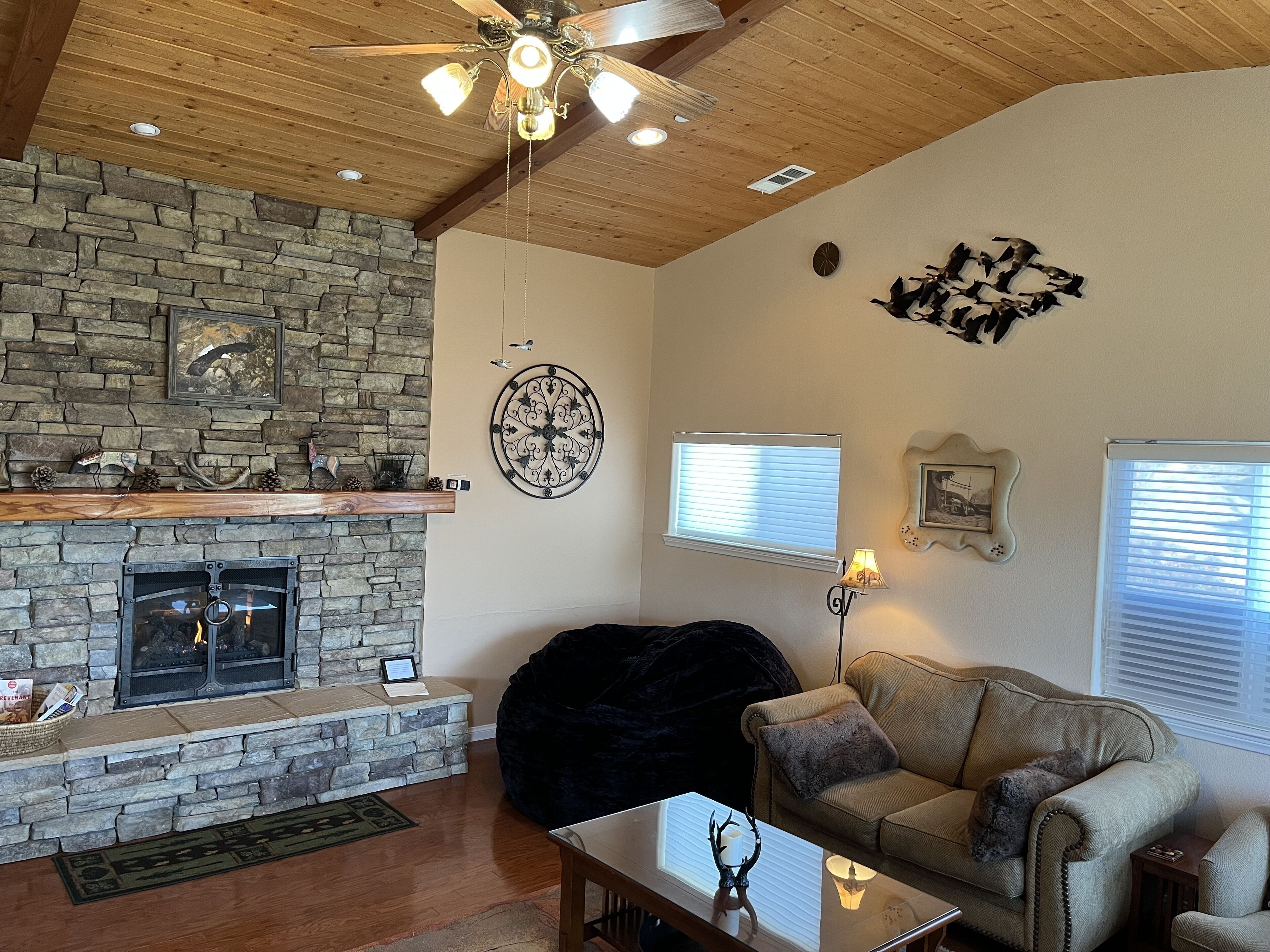  LUXURY LAKE HOUSE  & TREEHOUSE DAYBED 5-STAR QUALITY- Plush beds for 10   