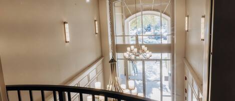 المنشأة من الداخل