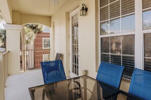 Outdoor dining - 4BR Near Universal’s Epic Park! 6 Beds + Limited-Time Discounts! (Orlando)