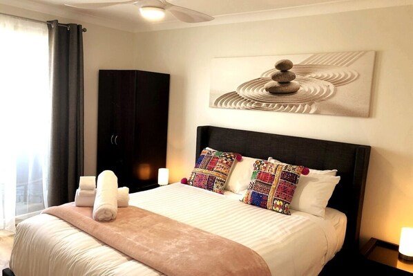 2 bedrooms, iron/ironing board, free Internet, bed sheets