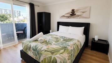 2 bedrooms, iron/ironing board, free Internet, bed sheets