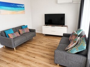 TV - West Beach Lagoon 123 - Location &amp; Views!!! (Scarborough)