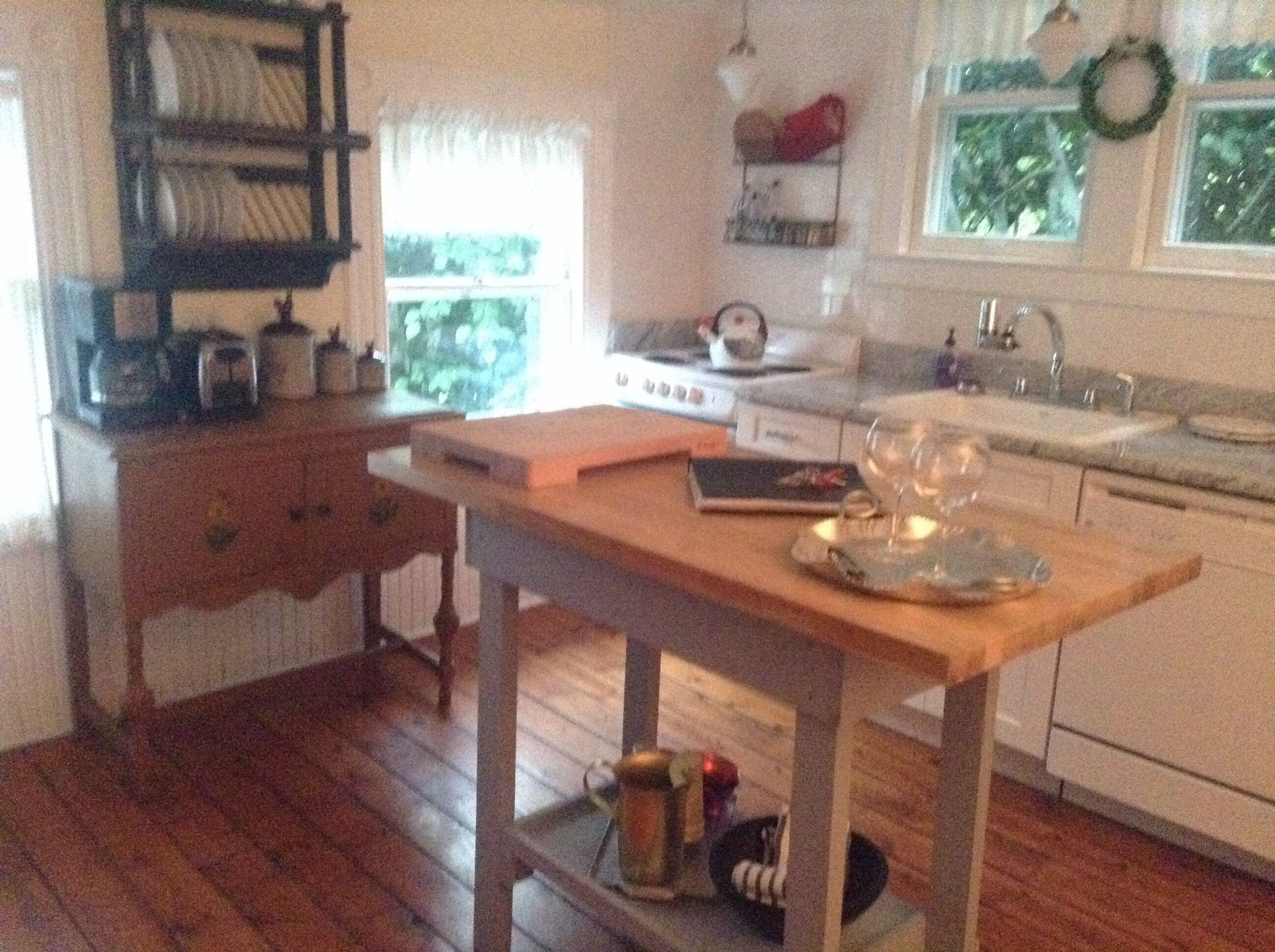 Private & Spacious Five Room Suite<br>Steps To Bay Beach and walk to Village. 