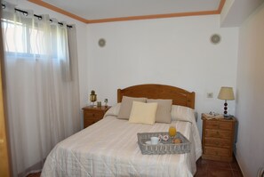 4 chambres, fer et planche à repasser, lit parapluie, Wi-Fi gratuit