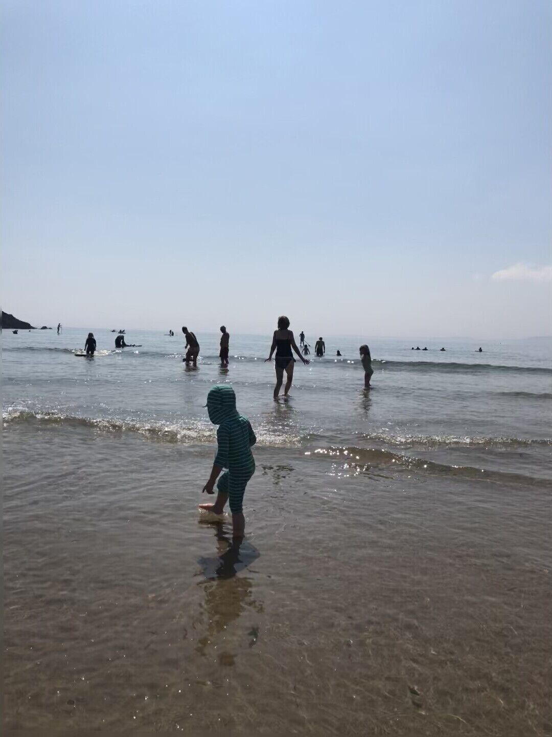 Gorgeous Manorbier beach is just a 10/15 min walk or short drive away.