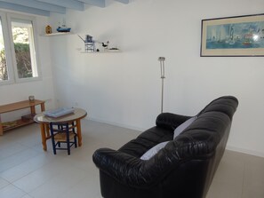 Télévision, lecteur de DVD, chaîne hi-fi