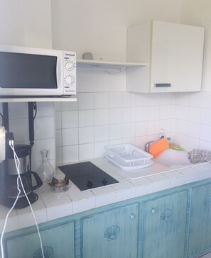 Microwave, coffee/tea maker, cookware/dishes/utensils