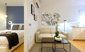 1 habitación, tabla de planchar con plancha, wifi gratis y ropa de cama 