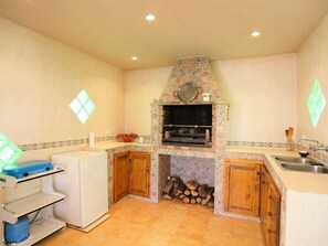 Fridge, microwave, oven, dishwasher - Wonderful private villa for 6 guests with WIFI, private pool, TV and patio (Vidreres)