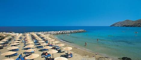 Beach nearby, sun-loungers, beach towels