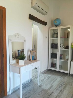 1 bedroom, iron/ironing board, free WiFi, bed sheets - CASA YOKO a charming loft located in Ses Salines (Ses Salines)