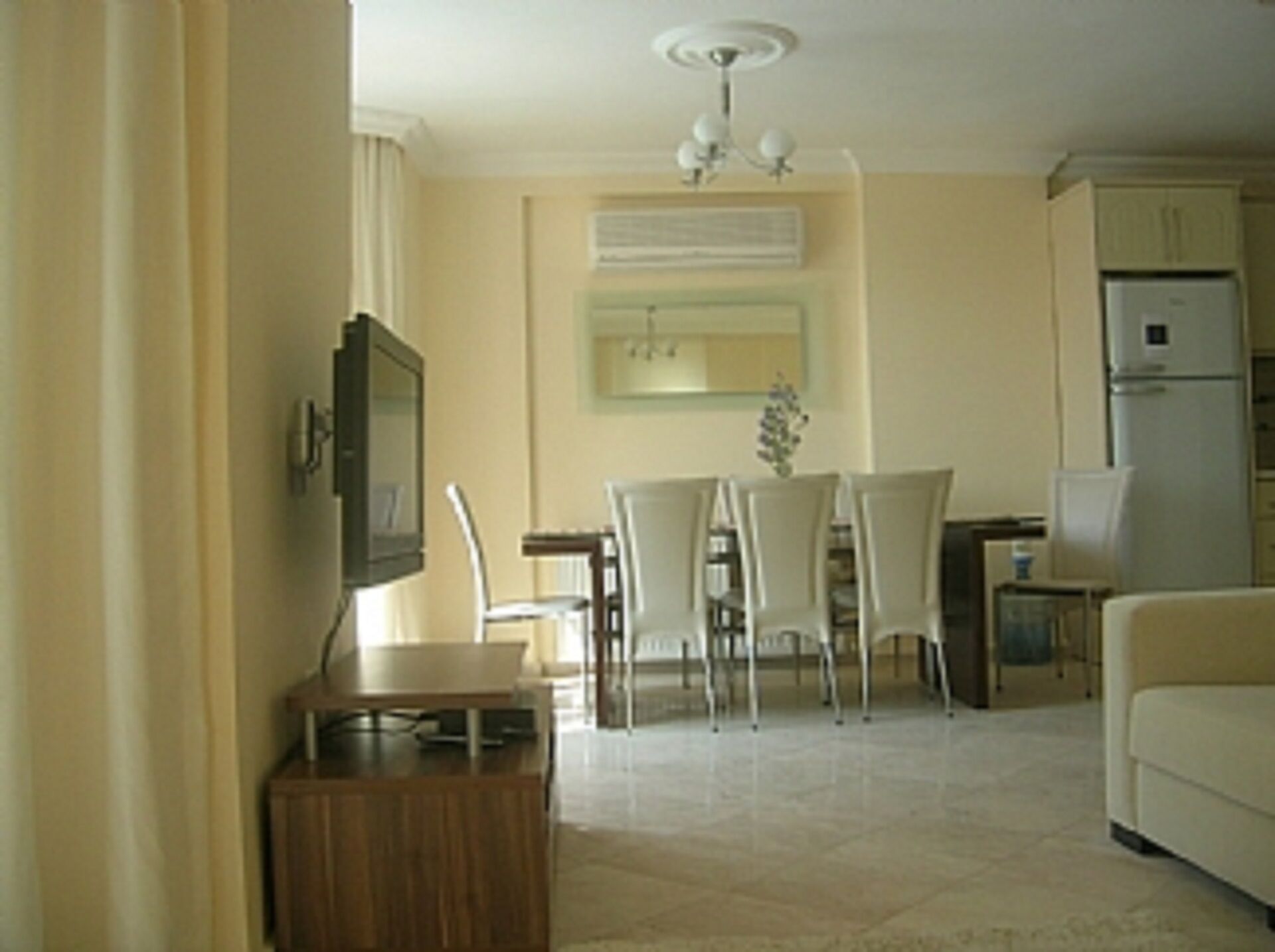 Villa with Private Pool right on the beach front, 50 meters to the beach and sea