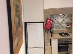 Fridge, microwave, oven, coffee/tea maker - AlfamaSweethome 1 heart of Alfama (Lisboa)