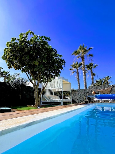 Wunderschöne Villa mit Meerblick, elektrisch beheiztem Pool und kostenlosem WLAN 