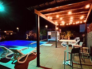 Terrace/patio - Stunning detached villa with sea view, beautiful landscaped gardens, A/C & wifi (PLAYA BLANCA)