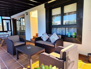 Terrace/patio - Stunning detached villa with sea view, beautiful landscaped gardens,  A/C & wifi (PLAYA BLANCA)