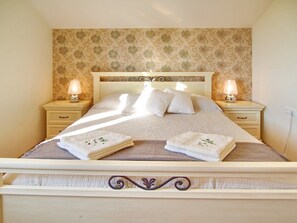 2 عدّة غرف نوم ومكواة/لوح كي وواي فاي مجانًا وملاءات أسرّة