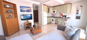 Smart-TV, DVD-Player, Bücher