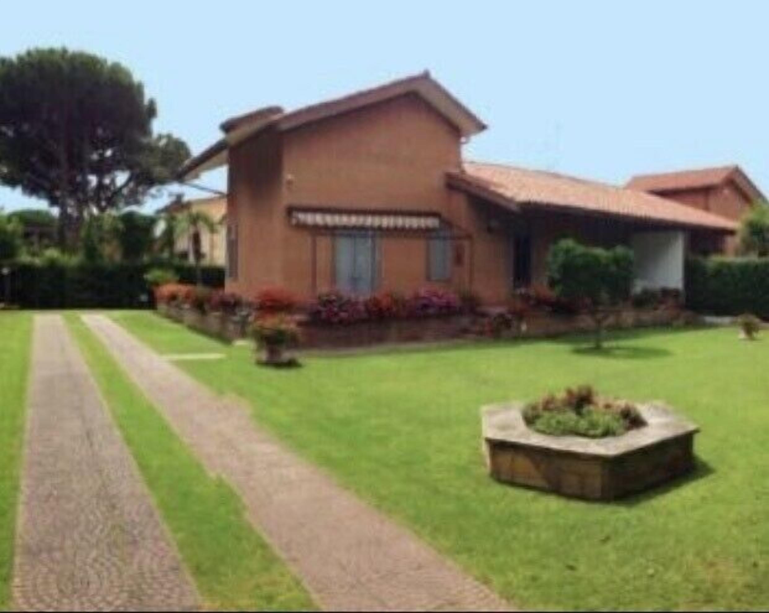 Seaside villa with private garden Anzio lido