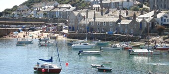 Cobbles Loft in Mousehole Minutes from Harbour