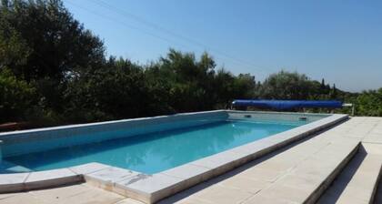 Belle villa ensoleillée et calme