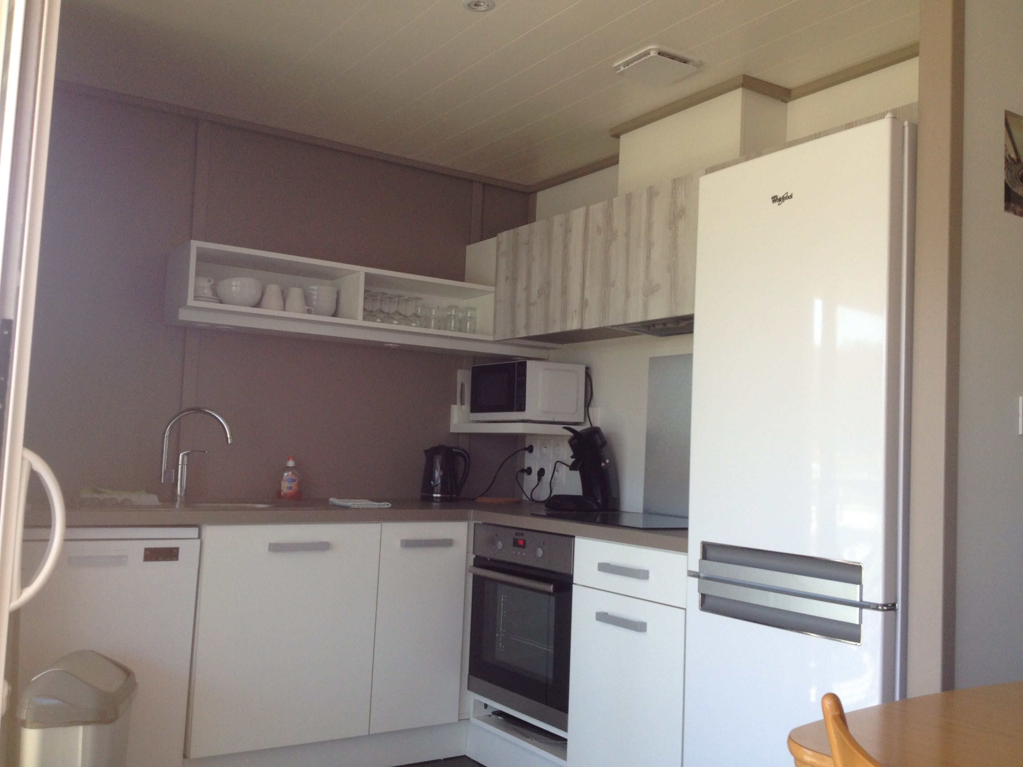 Close to beaches, recent chalet 49 m² air conditioned in residential park of Loisir