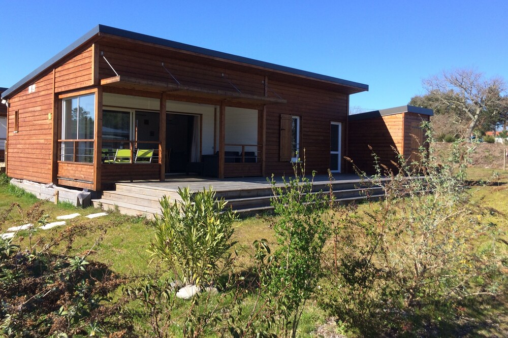 Close to beaches, recent chalet 49 m² air conditioned in residential park of Loisir