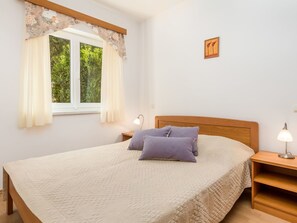 1 bedroom, free WiFi - Beautiful apartment for 4 people with WIFI, A/C, pool, TV and patio (Senj)