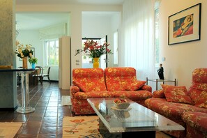 Interior - Magnificent Villa with private pool and garden (Sanremo)