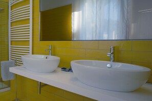 Badekar, boblebad, hårføner og bidé