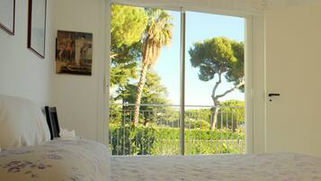 4 Schlafzimmer, Zimmersafe, Bügeleisen/Bügelbrett, kostenloses WLAN